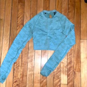 GYMSHARK green camo seamless long sleeve crop top